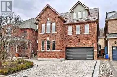 32 Seabreeze Avenue Vaughan (Patterson) Ontario L4J8R7