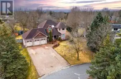 60 Maple Way East Gwillimbury (Sharon) Ontario L0G1V0