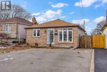 136 East 45th Street, Hamilton (Hampton Heights), Ontario L8T3K1, 3 Bedrooms Bedrooms, ,1 BathroomBathrooms,All Houses,For Sale,East 45th,X12046238