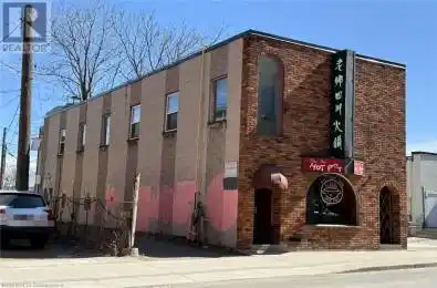 11 WALNUT Street Hamilton Ontario L8N2K8
