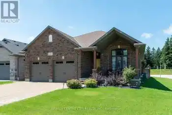 1 Drake Court, Strathroy-Caradoc (SW), Ontario N7G0E1, 3 Bedrooms Bedrooms, ,3 BathroomsBathrooms,All Houses,For Sale,Drake,X12047327