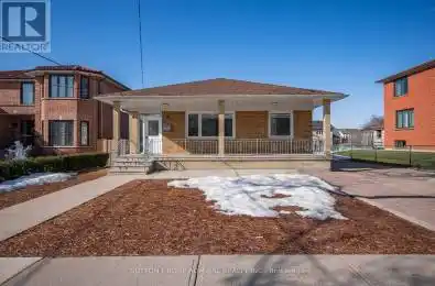 16 Blue Springs Road Toronto (Maple Leaf) Ontario M6L2T3