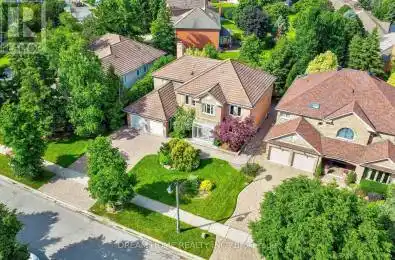 38 Glenarden Crescent Richmond Hill (Bayview Hill) Ontario L4B2G8