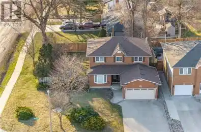 87 REPUBLIC Avenue Hamilton Ontario L9B2G7