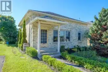 545 Queen Street, Kincardine, Ontario N2Z2J1, 3 Bedrooms Bedrooms, ,1 BathroomBathrooms,All Houses,For Sale,Queen,X12050772