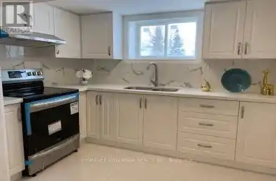 300 Searle Avenue Toronto (Bathurst Manor) Ontario M3H4C4