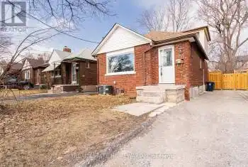 726 Eglinton Avenue, Toronto (Leaside), Ontario M4G2K7, 4 Bedrooms Bedrooms, ,3 BathroomsBathrooms,All Houses,For Sale,Eglinton,C12050177