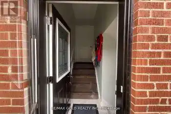 10 Stevenharris Drive Unit# LOWER, Toronto (Markland Wood), Ontario M9C1V1, 3 Bedrooms Bedrooms, ,2 BathroomsBathrooms,All Houses,For Rent,Stevenharris,W12051271