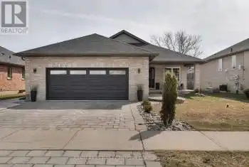 292 Thorn Drive, Strathroy Caradoc (NE), Ontario N7G4E1, 4 Bedrooms Bedrooms, ,3 BathroomsBathrooms,All Houses,For Sale,Thorn,X12051283