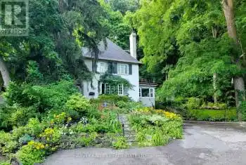 42 Brookfield Road, Toronto (Bridle Path-Sunnybrook-York Mills), Ontario M2P1A9, 5 Bedrooms Bedrooms, ,4 BathroomsBathrooms,All Houses,For Sale,Brookfield,C12052027