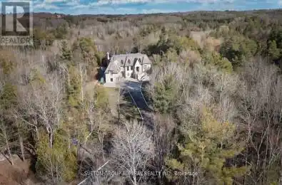 105 King Hills Lane King Ontario L7B1A3