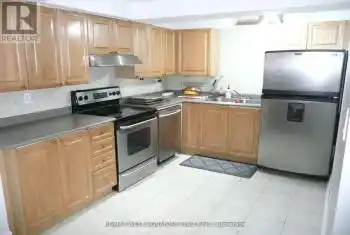 70 Robertson Close, Vaughan (Maple), Ontario L6A2G7, 2 Bedrooms Bedrooms, ,1 BathroomBathrooms,All Houses,For Rent,Robertson,N12053253