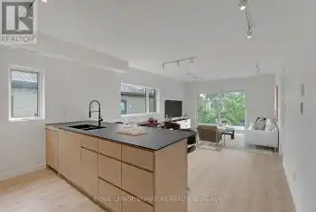 1254 Davenport Road Unit# 3, Toronto (Corso Italia-Davenport), Ontario M6H2G9, 2 Bedrooms Bedrooms, ,2 BathroomsBathrooms,All Houses,For Rent,Davenport,W12053680