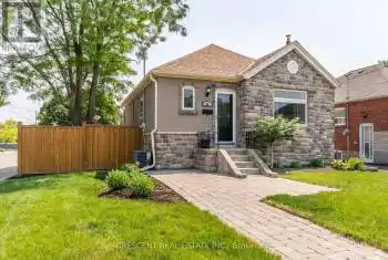 35 Ellins Avenue, Toronto (Rockcliffe-Smythe), Ontario M6N2A6, 3 Bedrooms Bedrooms, ,2 BathroomsBathrooms,All Houses,For Sale,Ellins,W12054750