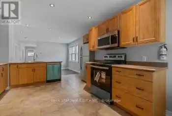225 Chaffey Street, Welland (773 - Lincoln/Crowland), Ontario L3B2Y7, ,2 BathroomsBathrooms,All Houses,For Sale,Chaffey,X12055019