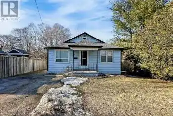 30 Perry Street, Barrie (Queen's Park), Ontario L4N2G1, 2 Bedrooms Bedrooms, ,1 BathroomBathrooms,All Houses,For Sale,Perry,S12055617