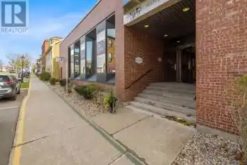 18 Queen, Charlottetown, Prince Edward Island C1A4A1, ,Commercial,For Rent,Queen,202506521