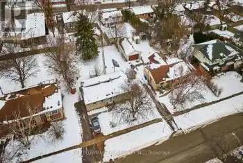 703 Clarence Drive, Whitby (Downtown Whitby), Ontario L1N1E3, 5 Bedrooms Bedrooms, ,2 BathroomsBathrooms,All Houses,For Sale,Clarence,E12056279