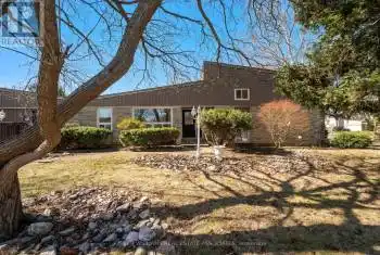 4 Dunray Court, Mississauga (Streetsville), Ontario L5N1E4, 4 Bedrooms Bedrooms, ,3 BathroomsBathrooms,All Houses,For Sale,Dunray,W12056407
