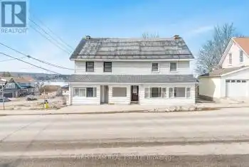 61 Robert Street, Penetanguishene, Ontario L9M1N2, 6 Bedrooms Bedrooms, ,2 BathroomsBathrooms,All Houses,For Sale,Robert,S11997862