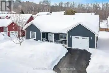 18 Grew Crescent, Penetanguishene, Ontario L9M1E7, 2 Bedrooms Bedrooms, ,2 BathroomsBathrooms,All Houses,For Sale,Grew,S11979940