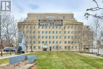 3 FATHER DAVID BAUER Drive Unit# 202, Waterloo, Ontario N2L6M1, 2 Bedrooms Bedrooms, ,2 BathroomsBathrooms,Condo,For Sale,FATHER DAVID BAUER,40712513