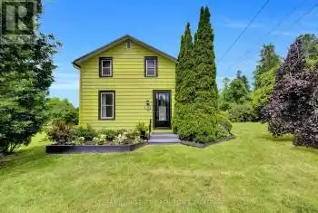 16 Squires Street, Prince Edward County (Ameliasburgh), Ontario K0K1T0, 3 Bedrooms Bedrooms, ,2 BathroomsBathrooms,All Houses,For Sale,Squires,X12053537