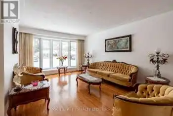 92 Queenston Crescent, Kitchener, Ontario N2B2V5, 3 Bedrooms Bedrooms, ,2 BathroomsBathrooms,All Houses,For Sale,Queenston,X12059225