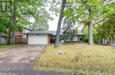 39 Farningham Crescent Toronto (Princess-Rosethorn) Ontario M9B3B4