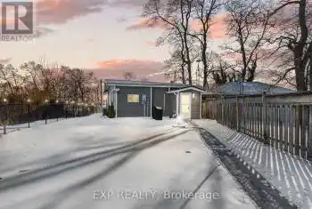 33 Dover Street, Haldimand (Dunnville), Ontario N1A2W6, 2 Bedrooms Bedrooms, ,1 BathroomBathrooms,All Houses,For Sale,Dover,X12059862