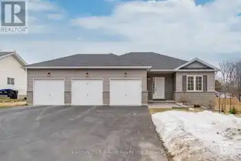 9 Lorne Avenue, Penetanguishene, Ontario L9M1B1, 3 Bedrooms Bedrooms, ,2 BathroomsBathrooms,All Houses,For Sale,Lorne,S12057877
