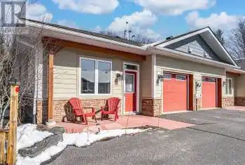 2 Jordan Lane, Huntsville (Chaffey), Ontario P1H1K9, 2 Bedrooms Bedrooms, ,2 BathroomsBathrooms,All Houses,For Sale,Jordan,X12057673