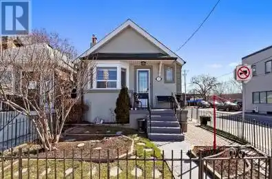 527 Victoria Park Avenue Toronto (Oakridge) Ontario M4C5H2