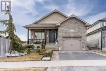 102 Blakely Street, Loyalist (54 - Amherstview), Ontario K7N0A3, 4 Bedrooms Bedrooms, ,3 BathroomsBathrooms,All Houses,For Sale,Blakely,X12054711