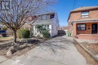 8 Crewe Avenue Toronto (Woodbine-Lumsden) Ontario M4C2J1