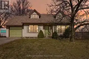 5001 Hillside Drive, Lincoln (982 - Beamsville), Ontario L3J0L1, 3 Bedrooms Bedrooms, ,2 BathroomsBathrooms,All Houses,For Sale,Hillside,X12059898