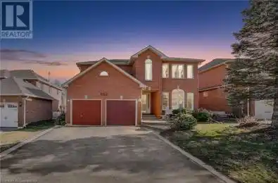 130 HUNTINGWOOD Avenue Dundas Ontario L9H6X7
