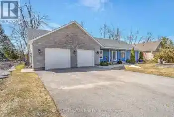210 Moorings Drive, Kawartha Lakes (Fenelon Falls), Ontario K0M1N0, 2 Bedrooms Bedrooms, ,3 BathroomsBathrooms,All Houses,For Sale,Moorings,X12061582