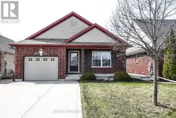 210 Classic Avenue, Welland (773 - Lincoln/Crowland), Ontario L3B0A4, 4 Bedrooms Bedrooms, ,2 BathroomsBathrooms,All Houses,For Sale,Classic,X12061549
