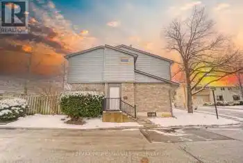 98 Falconer Drive Unit# 51, Mississauga (Streetsville), Ontario L5N1Y2, 3 Bedrooms Bedrooms, ,2 BathroomsBathrooms,All Houses,For Sale,Falconer,W12062645