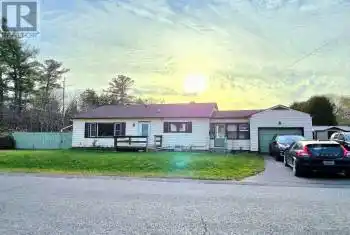 10 Hayes Street, McNab/Braeside, Ontario K7S2A7, 2 Bedrooms Bedrooms, ,1 BathroomBathrooms,All Houses,For Sale,Hayes,X12063114