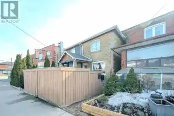 882 Weston Road, Toronto (Rockcliffe-Smythe), Ontario M6N3R7, 4 Bedrooms Bedrooms, ,3 BathroomsBathrooms,All Houses,For Sale,Weston,W12063551