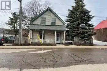 160 Hotchkiss Street, Gravenhurst (Muskoka (S)), Ontario P1P1H6, 2 Bedrooms Bedrooms, ,1 BathroomBathrooms,All Houses,For Sale,Hotchkiss,X12064282