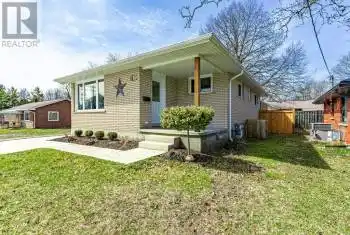 210 Caverly Road, Aylmer (AY), Ontario N5H2P7, 2 Bedrooms Bedrooms, ,1 BathroomBathrooms,All Houses,For Sale,Caverly,X12063994