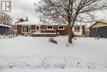 93 Bond Street, Kawartha Lakes (Fenelon Falls), Ontario K0M1N0, 5 Bedrooms Bedrooms, ,2 BathroomsBathrooms,All Houses,For Sale,Bond,X12065509
