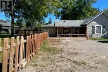 28 St James Street, Georgina (Sutton & Jackson's Point), Ontario L0E1R0, 3 Bedrooms Bedrooms, ,1 BathroomBathrooms,All Houses,For Sale,St James,N12065531
