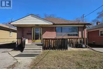 39 Blakley Avenue, Toronto (Rockcliffe-Smythe), Ontario M6N3Y4, 1 Bedroom Bedrooms, ,1 BathroomBathrooms,All Houses,For Sale,Blakley,W12065971