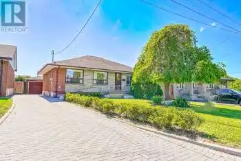 28 Renshaw Street, Toronto (Downsview-Roding-CFB), Ontario M3M2C8, 3 Bedrooms Bedrooms, ,2 BathroomsBathrooms,All Houses,For Sale,Renshaw,W12066038