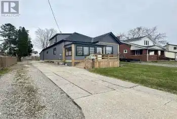 16 West Avenue, St. Thomas, Ontario N5R3P5, 4 Bedrooms Bedrooms, ,3 BathroomsBathrooms,All Houses,For Sale,West,X12067137