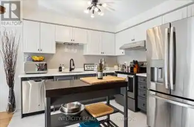 372 Sparrow Circle Pickering (Highbush) Ontario L1V7E7